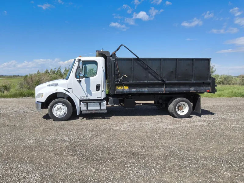 2006 FREIGHTLINER BUSINESS CLASS M2 106