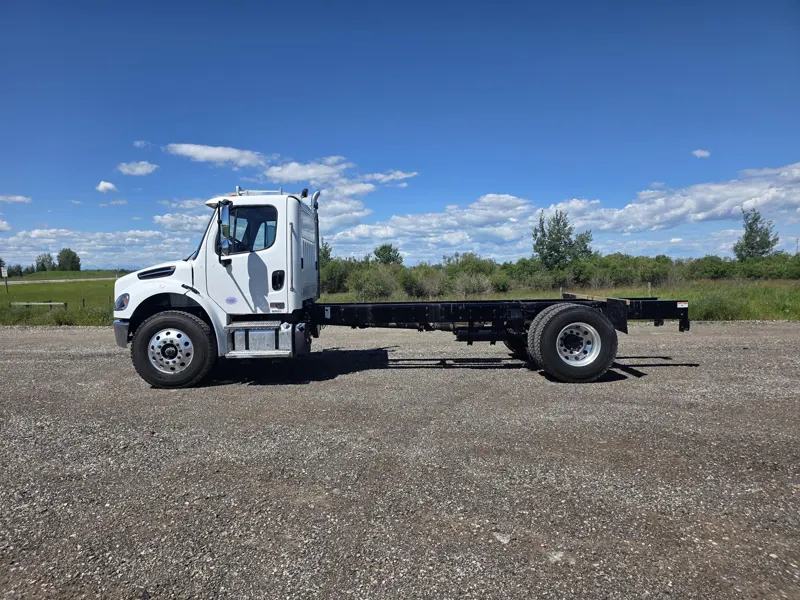2025 FREIGHTLINER BUSINESS CLASS M2 106 PLUS