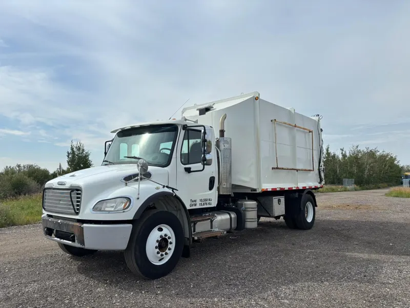 2013 FREIGHTLINER BUSINESS CLASS M2 106