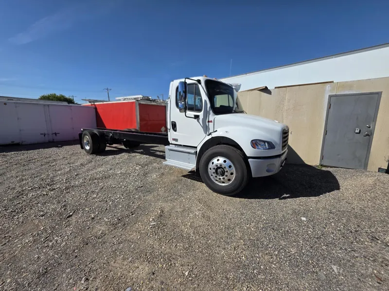2025 FREIGHTLINER BUSINESS CLASS M2 106